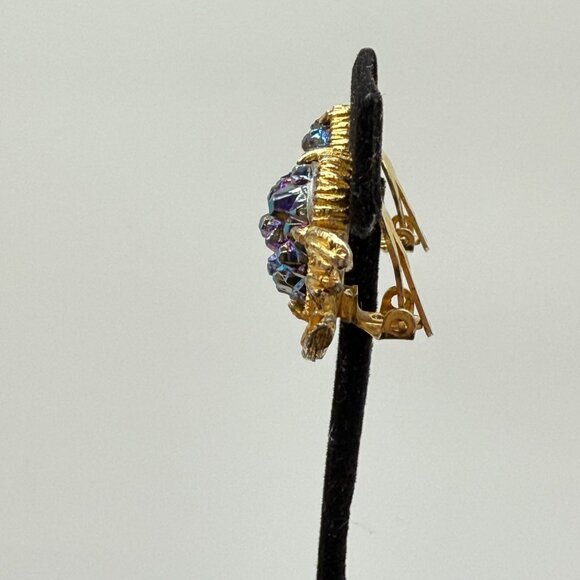 Vtg Gold-Tone Clip-On Earrings Aurora Borealis Rhinestones Textured Oval Design - Picture 8 of 12